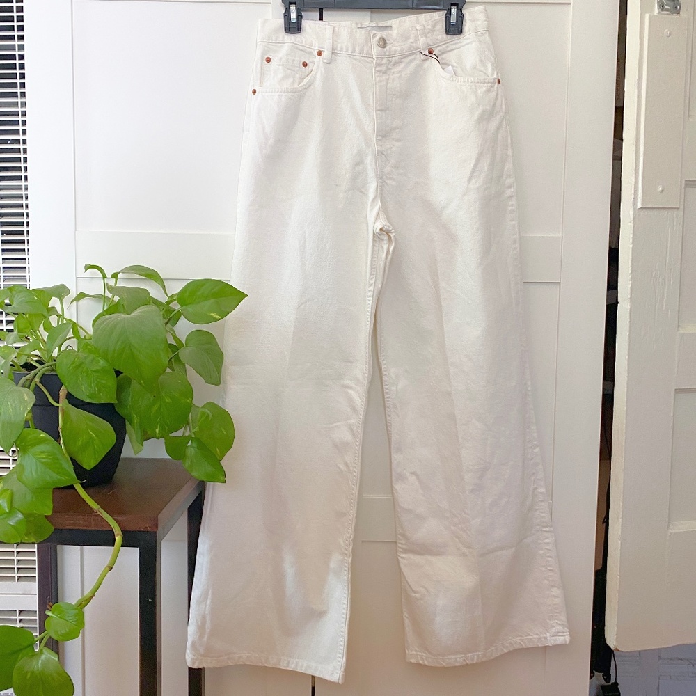 LIKE NEW- ZARA "The Trute" Woman’s Jeans Size 8 Winter White High Rise Wide Leg - Picture 2 of 3
